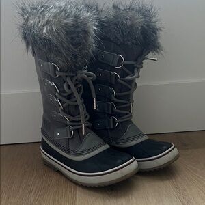 Sorel Joan of Arctic Black and Gray Winter Boots with Fur Trim